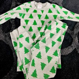 Hanna Anderson (6-7) excellent condition Christmas Tree Jammies.